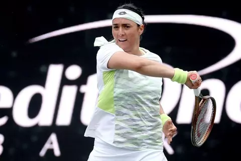 إصابة ثم بكاء بشدة.. أنس جابر تنسحب من ويمبلدون للتنس (فيديو)